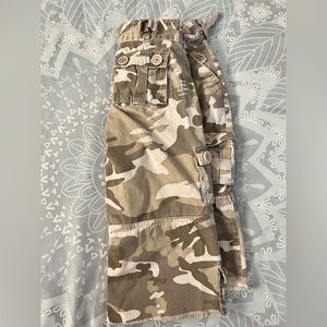 Billabong Cream camo knee length shorts woman’s 3